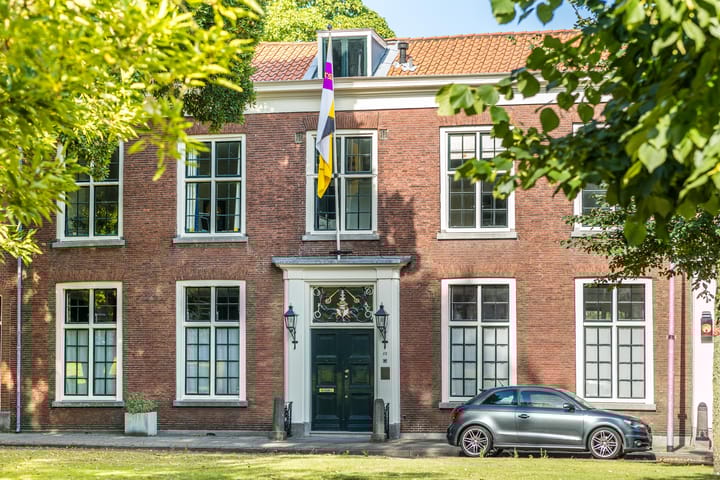 Tuinlaan 12 in Schiedam foto