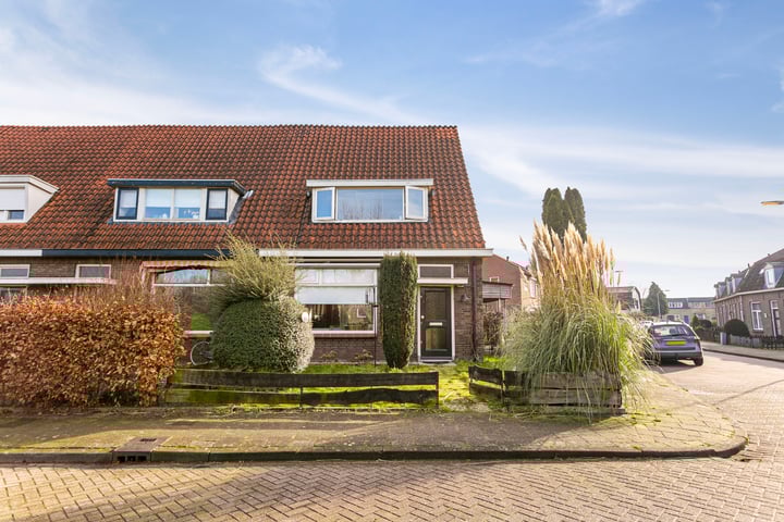 Tweede Parallelweg 1 in Tiel foto