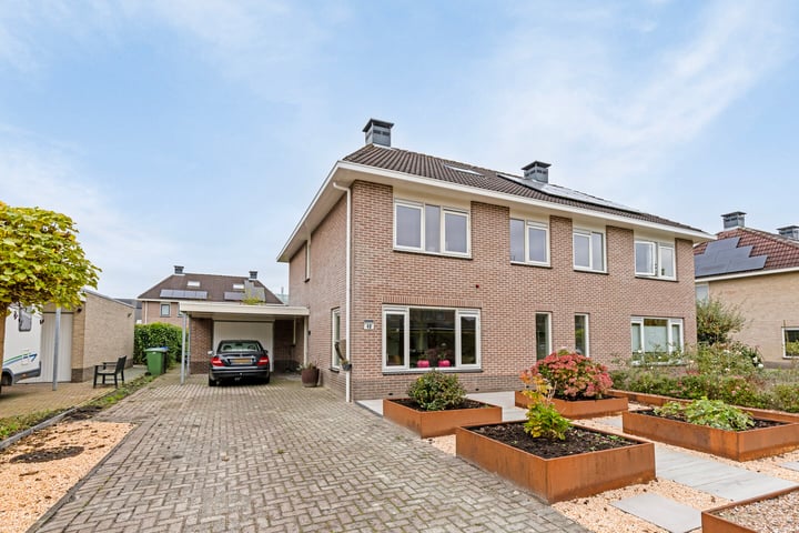 Ubbegalaan 49 in Groningen foto