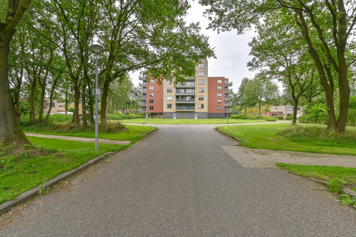 Uilenveld 122 in Emmen foto