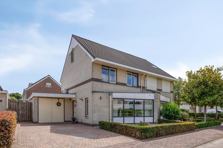 Uithof 16 in Wijk en Aalburg foto