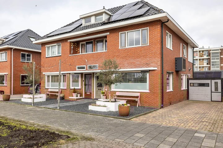 Uitwierderweg 9 in Delfzijl foto
