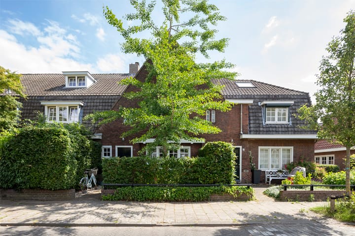 Uiverlaan 7 in Eindhoven foto