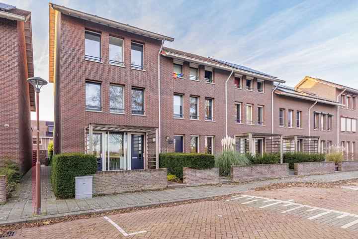 Valeriaan 27 in Puttershoek foto