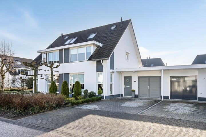 Valeriaanbeek 5 in Helmond foto