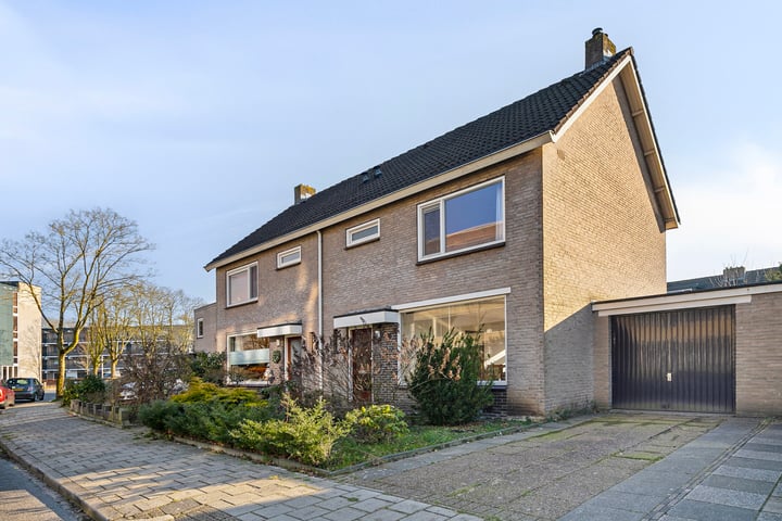 Valeriusstraat 6 in Almelo foto