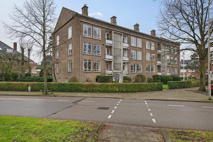 Valkenburgerplein 1 in Heemstede foto