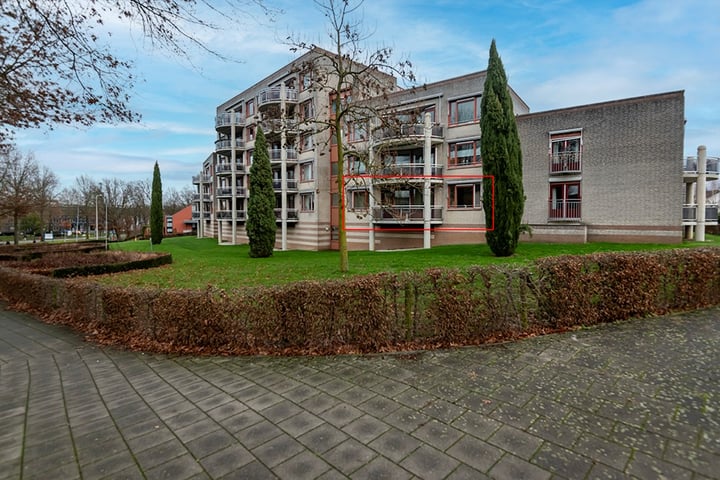 Valkenburgerweg 104 in Heerlen foto