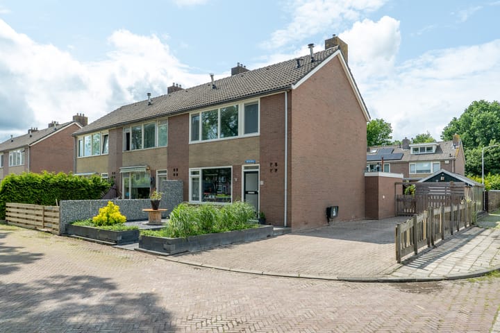 Valkenhof 35 in Kollum foto