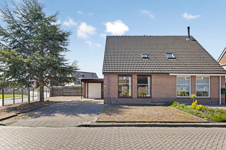 Valkenhorst 31 in Delfzijl foto