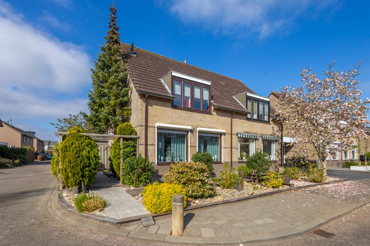 Van Asperenstraat 9 in Hardinxveld-Giessendam foto