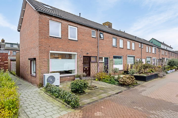 Van Beresteijnstraat 1 in Reeuwijk foto