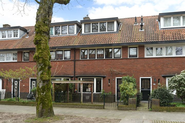 Van de Sande Bakhuyzenstraat 145 in Hilversum foto