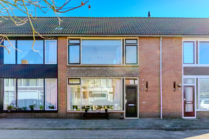 van de Zandestraat 11 in Woensdrecht foto