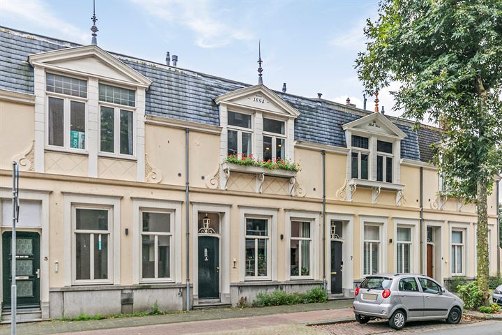 Van Dedemstraat 5 in Bergen op Zoom foto