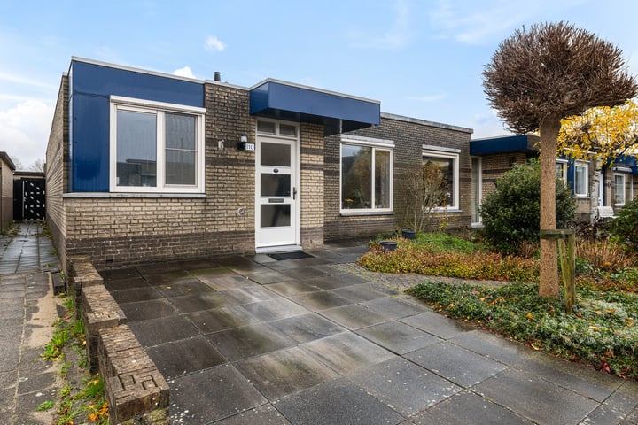 Van den Broek-erf 110 in Dordrecht foto
