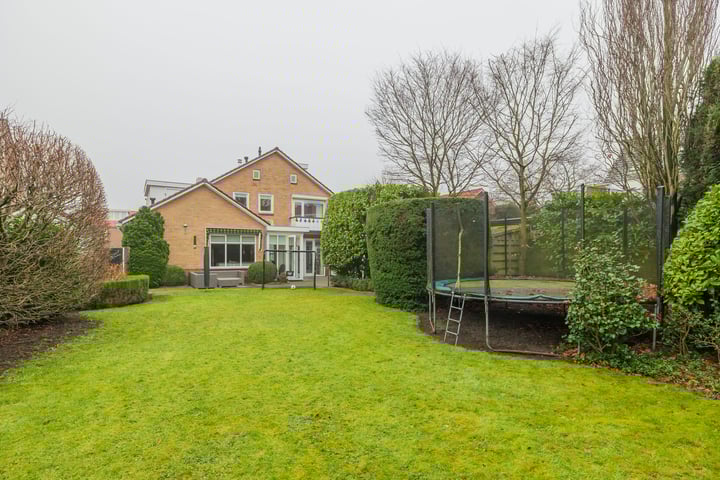Van den Vondellaan 10 in Driehuis NH foto
