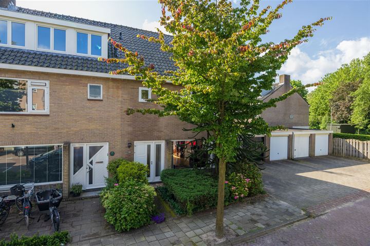 van den Woudestraat 20 in Warmond foto