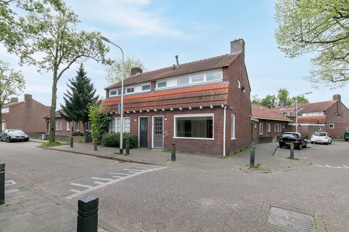 Van der Aastraat 1 in Tilburg foto