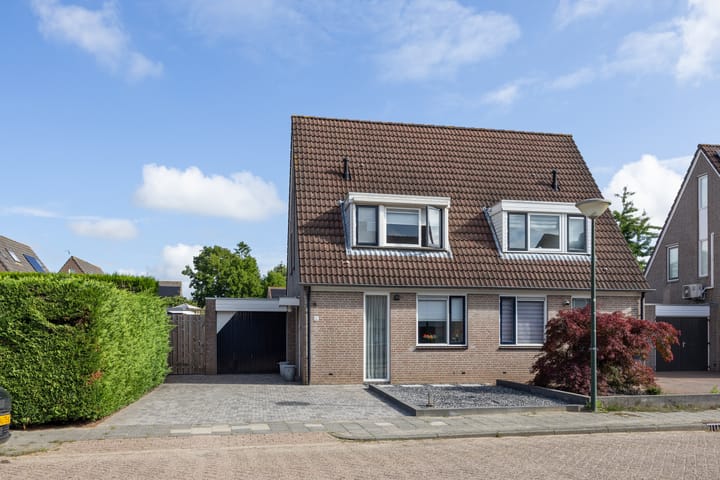 van der Beekstraat 32 in Genderen foto