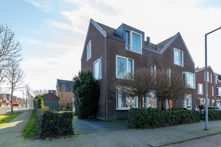 Van der Duijn van Maasdamweg 500 in Rotterdam foto