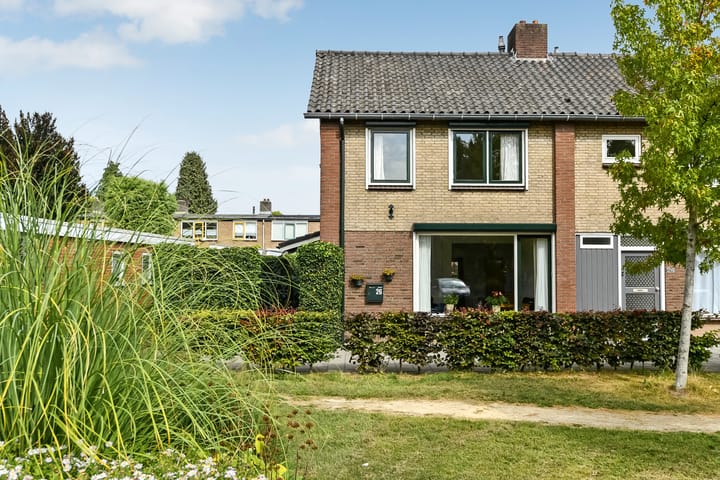 Van der Duyn van Maasdamstraat 26 in Elst foto
