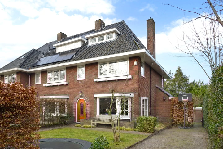 van der Helstlaan 7 in Naarden foto