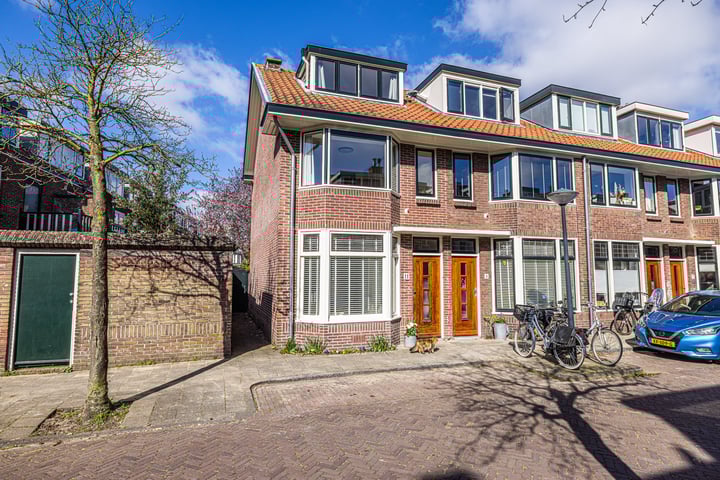 Van der Hoevenstraat 11 in Leiden