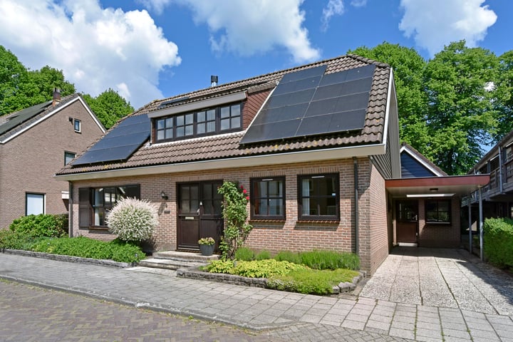 Van der Leeplein 4 in Aarlanderveen