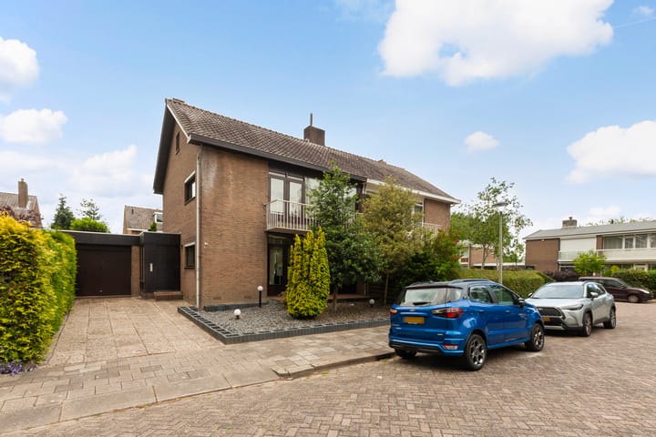 Van der Leeuwlaan 4 in Schiedam foto