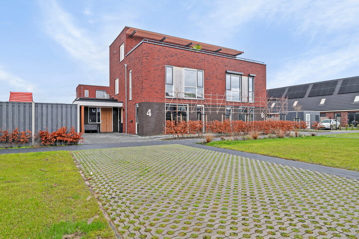 Van der Lijnhage 4 in Emmeloord foto