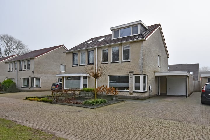 Van der Ploegstrjitte 28 in Burgum foto