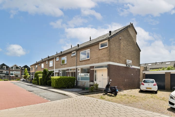 Van der Veenstraat 11 in Reeuwijk foto
