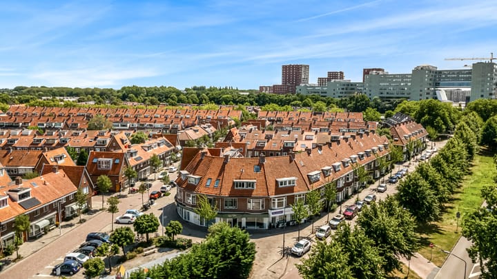 Van der Waalsstraat 1 in Leiden foto