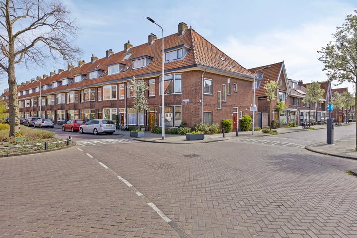 Van der Waalsstraat 2 in Leiden foto