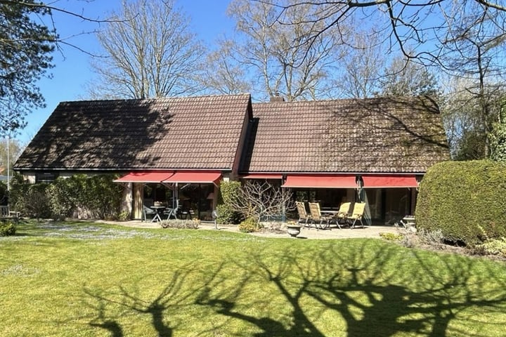 Van der Waalsweg 2 in Haren Gn foto