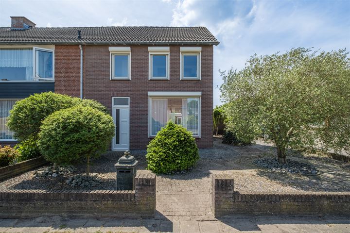 Van der Wellenstraat 2 in Steenbergen foto