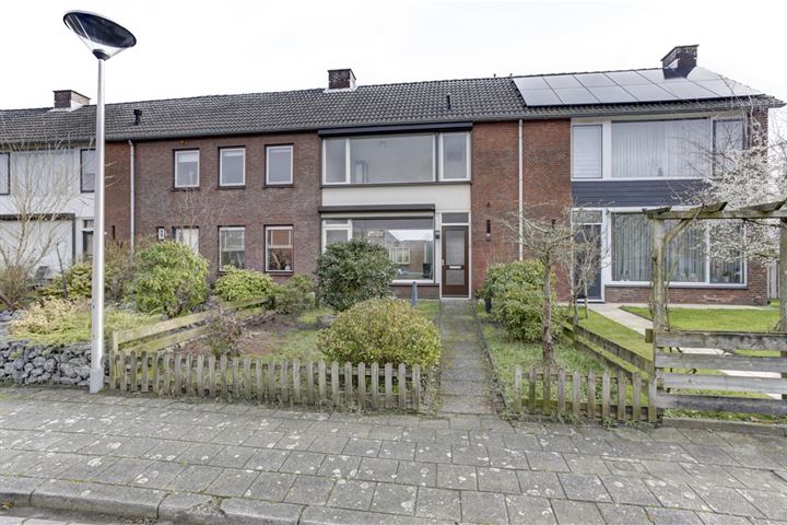 Van der Wellenstraat 9 in Steenbergen foto