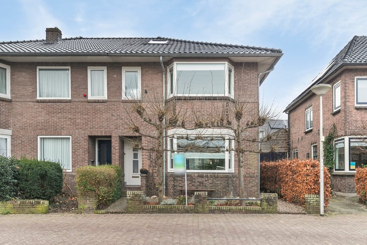 Van Dijkstraat 11 in Alphen aan den Rijn foto