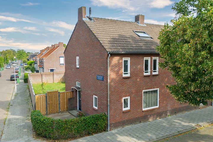 van Dolhoffstraat 2 in Venlo foto