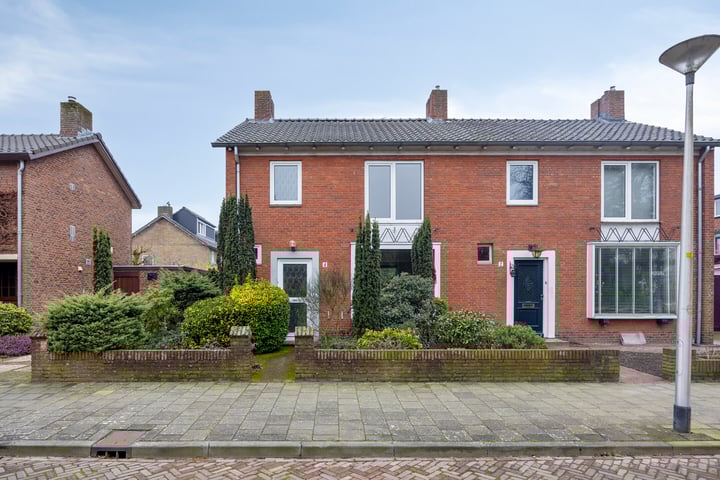 van Dorthstraat 4 in Zutphen foto