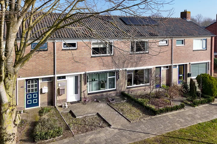 Van Duinenstraat 45 in Surhuisterveen foto