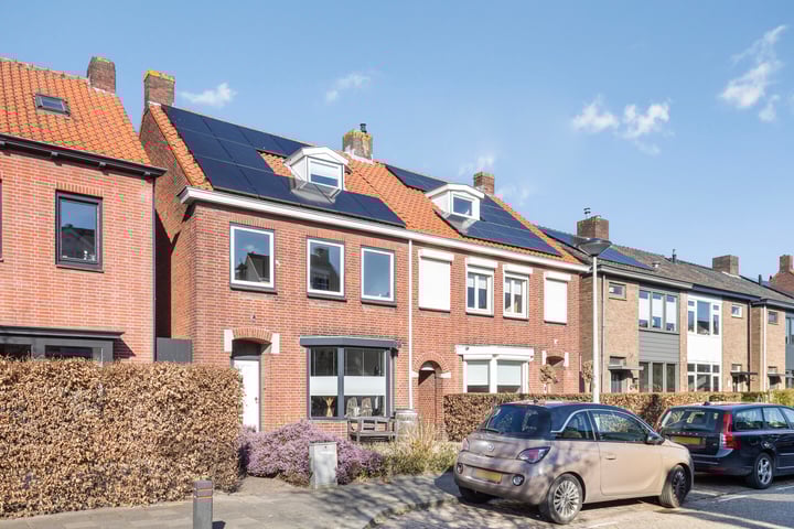 Van Gilselaan 25 in Roosendaal foto