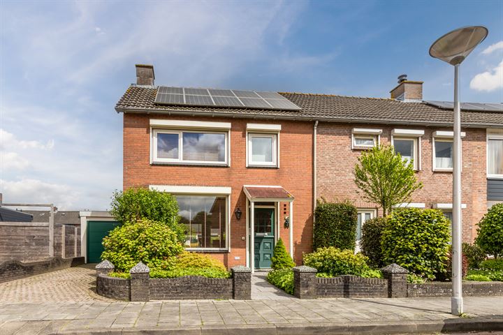 Van Glymesstraat 17 in Steenbergen foto