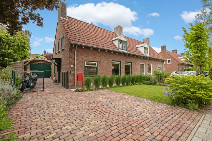 van Glymesstraat 30 in Standdaarbuiten foto