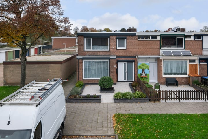Van Goghlaan 25 in Roosendaal foto