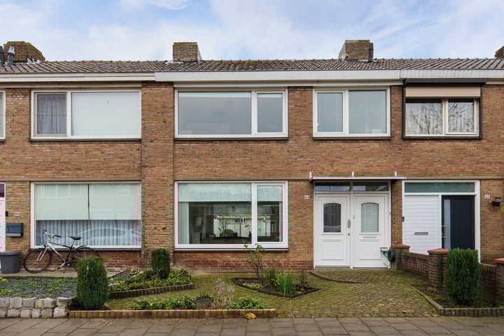 Van Goghlaan 64 in Roosendaal foto