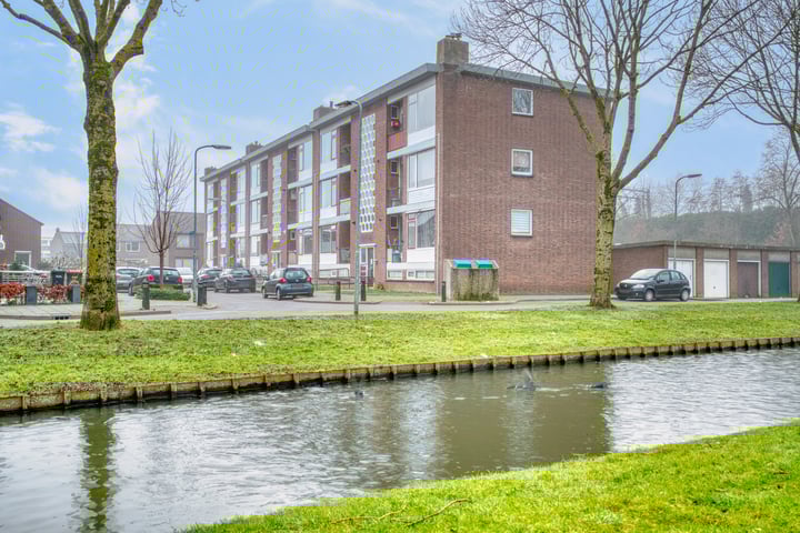 van Goghstraat 20 in Zwijndrecht foto