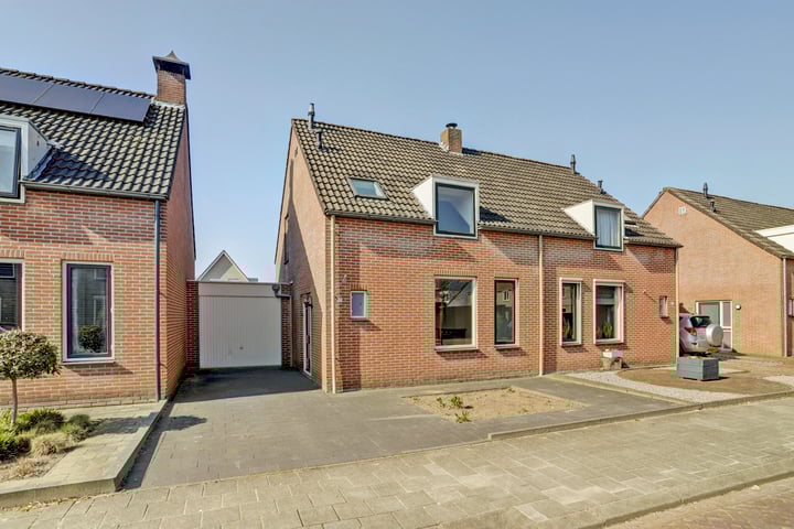 van Heinsbergstraat 13 in Gilze foto
