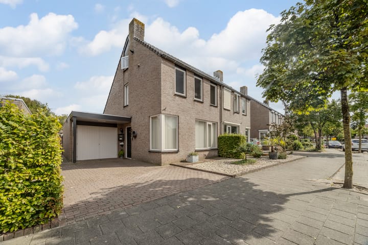 van Heinsbergstraat 18 in Gilze foto